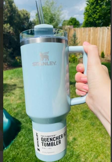 Stanley Quencher H2.0 Tumbler 40 oz - Blueberry Milk Shimmer