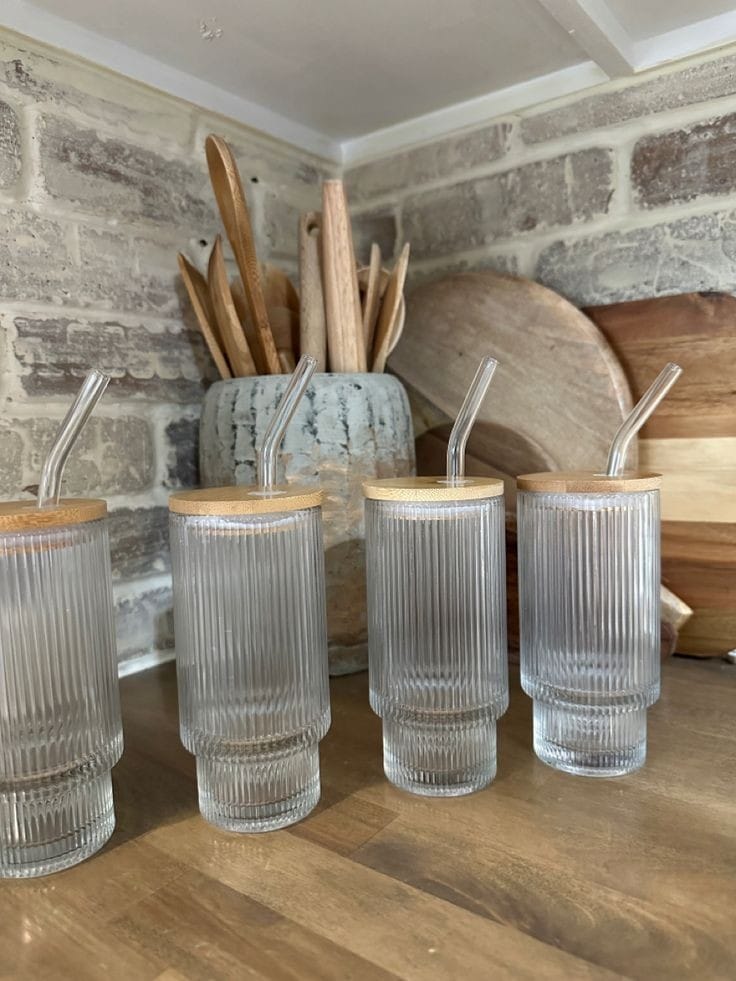 RIBBED TUMBLER WITH LID AND STRAW CLEAR TRANSPARENT DRINKING CUP